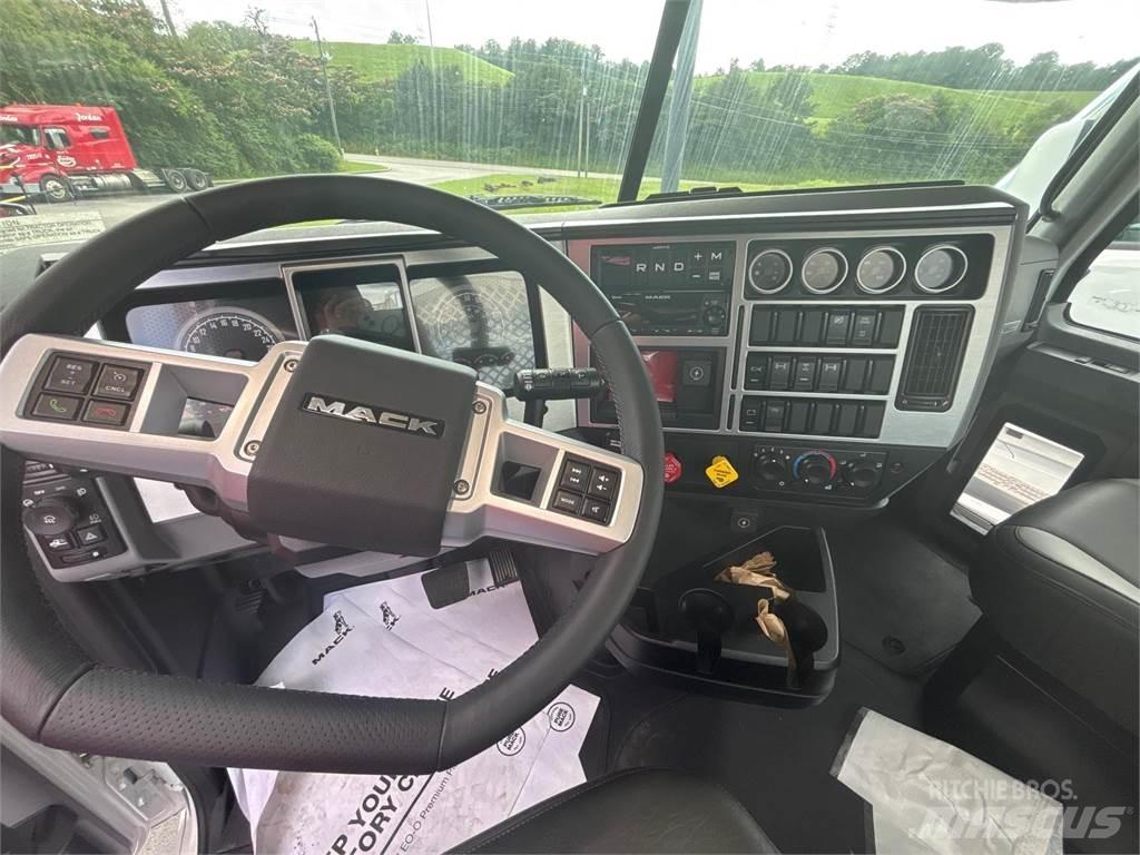 Mack GR64FT Naudoti vilkikai