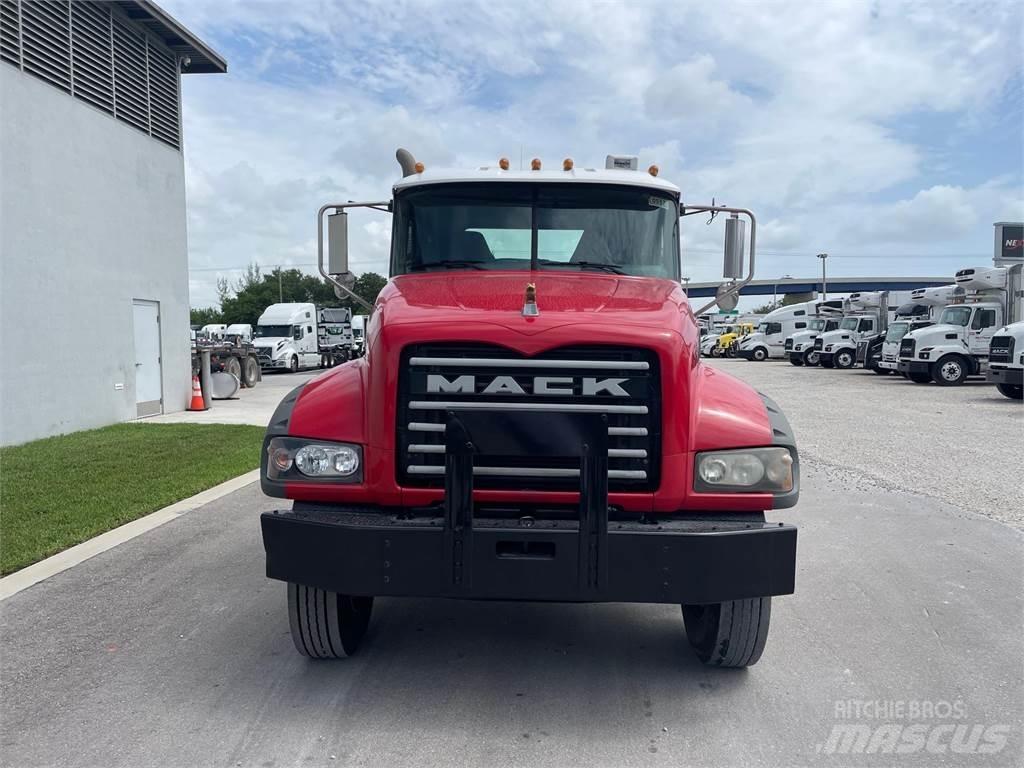 Mack GR64FT Naudoti vilkikai