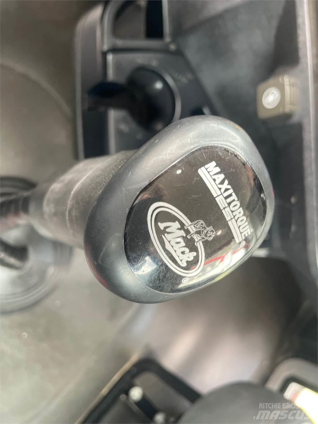 Mack GR64FT Naudoti vilkikai