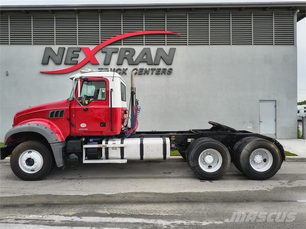 Mack GR64FT Naudoti vilkikai