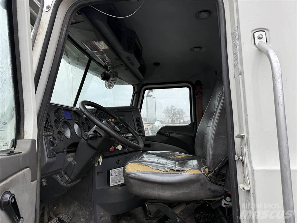 Mack GU700 Važiuoklė su kabina