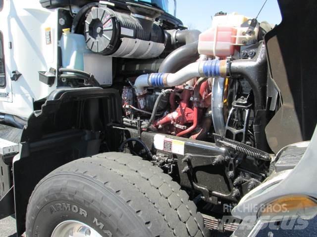 Mack GU713 Kita