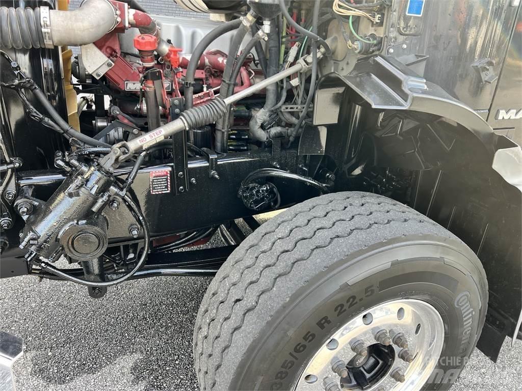 Mack GU813 Kita