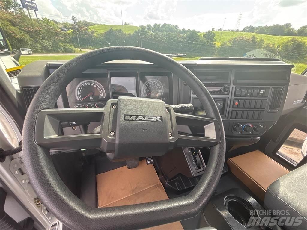 Mack MD6 42R Važiuoklė su kabina