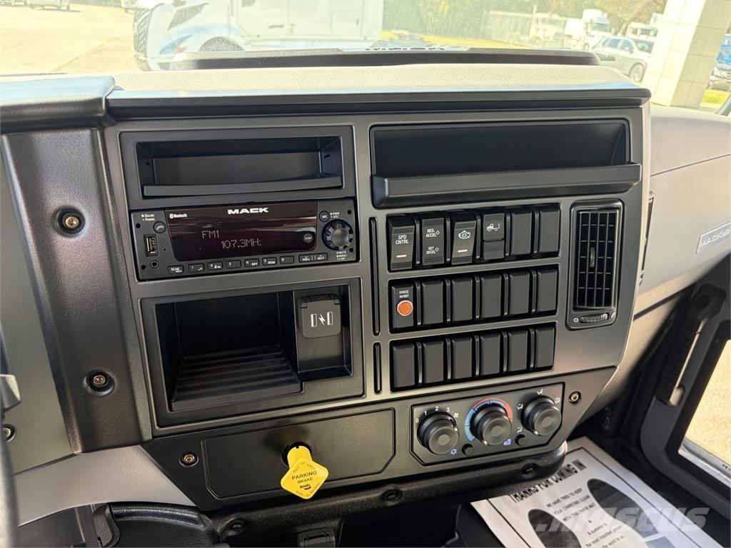 Mack MD6 42R Sunkvežimiai su dengtu kėbulu