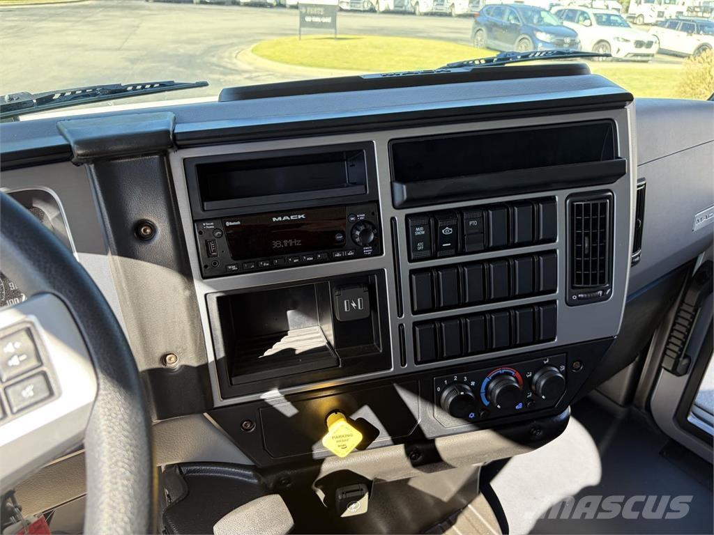 Mack MD6 42R Sunkvežimiai su dengtu kėbulu