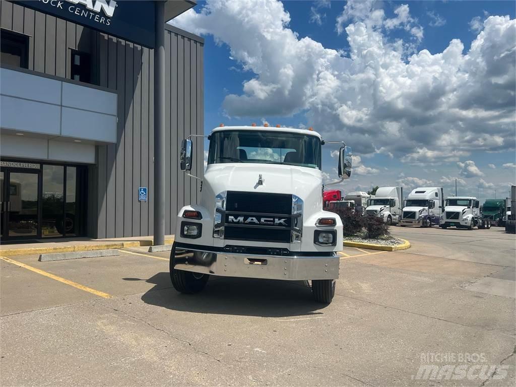 Mack MD642 Važiuoklė su kabina