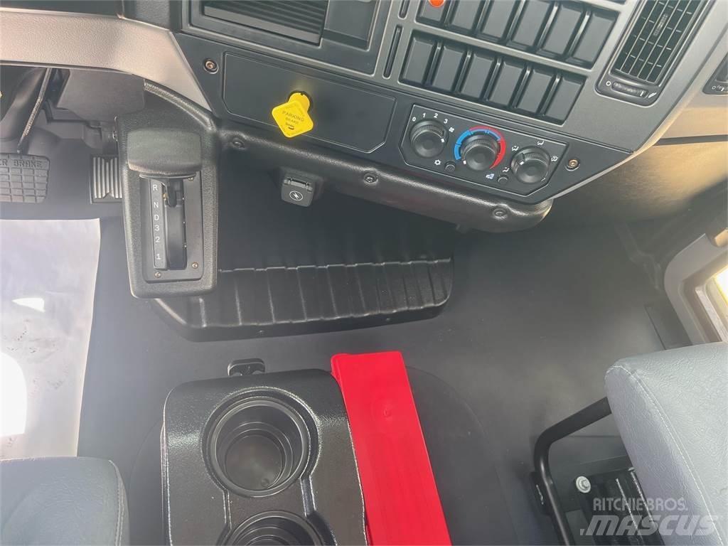 Mack MD642 Važiuoklė su kabina