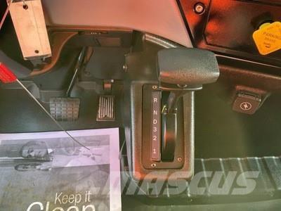 Mack MD642 Sunkvežimiai su dengtu kėbulu