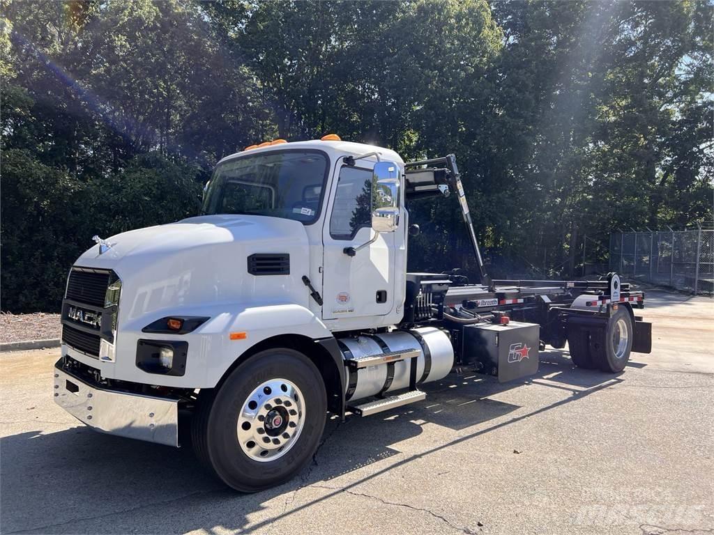 Mack MD7 42R Važiuoklė su kabina