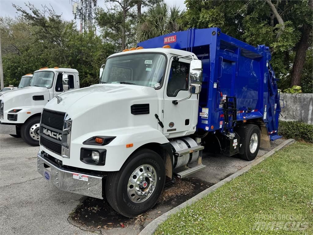 Mack MD7 42R Kita