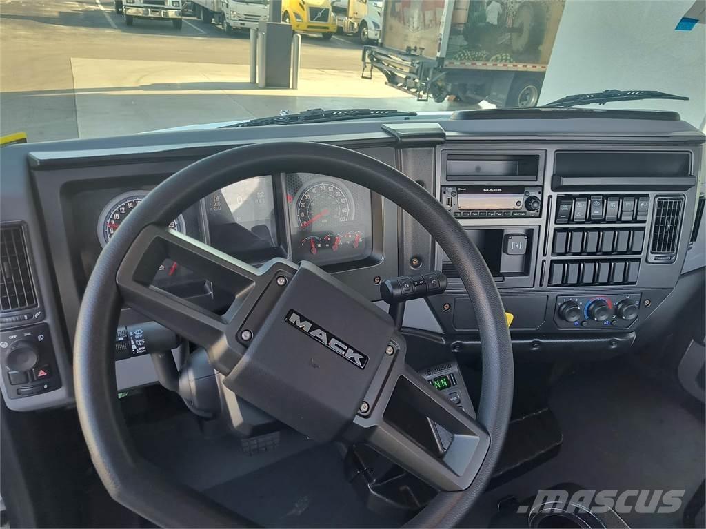 Mack MD7 42R Važiuoklė su kabina