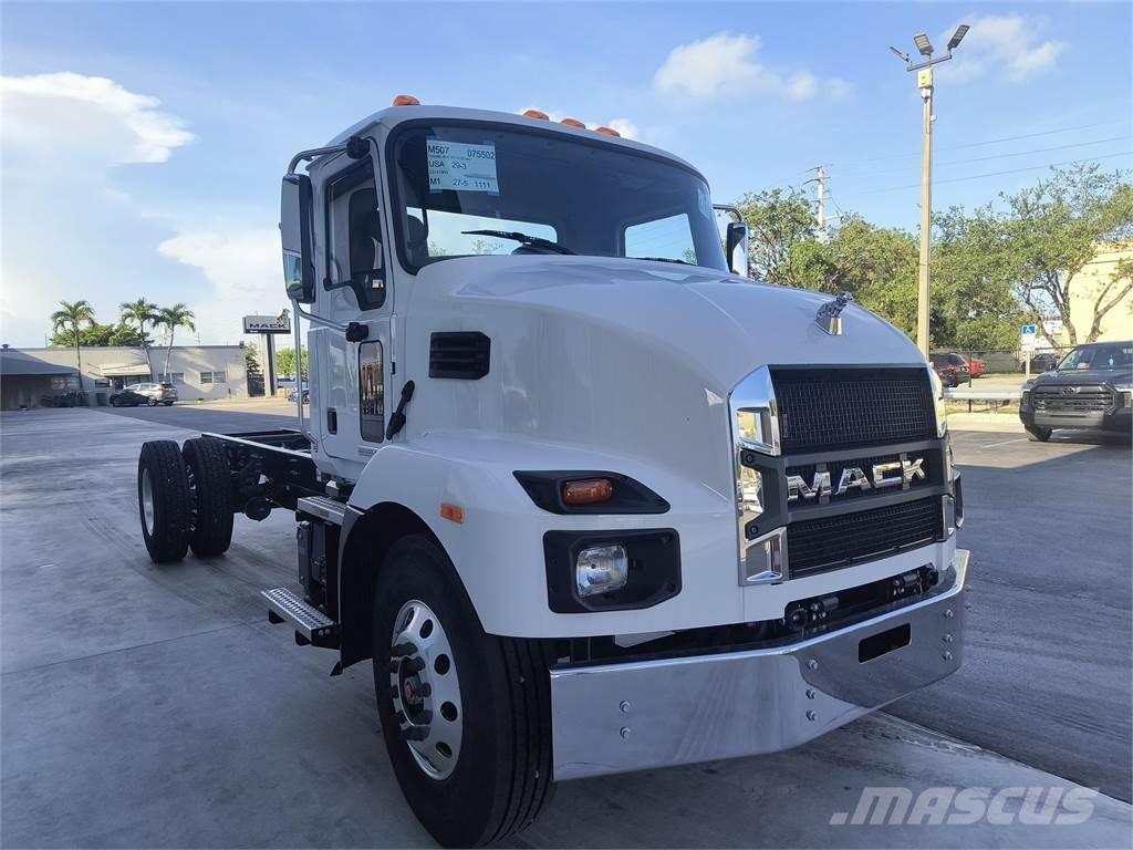 Mack MD7 42R Važiuoklė su kabina
