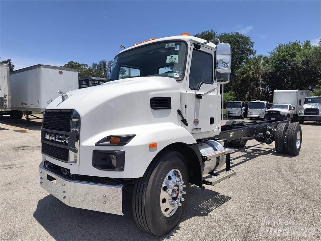 Mack MD7 42R Savivarčių priekabų vilkikai