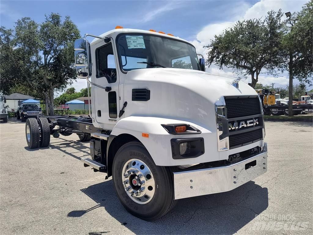 Mack MD7 42R Savivarčių priekabų vilkikai