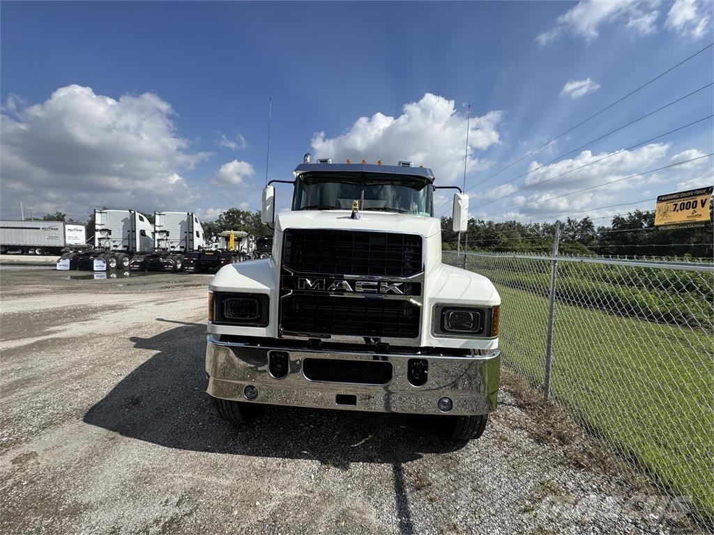 Mack PI64T Naudoti vilkikai