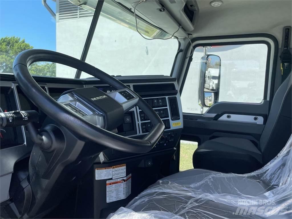 Mack PI64T Naudoti vilkikai