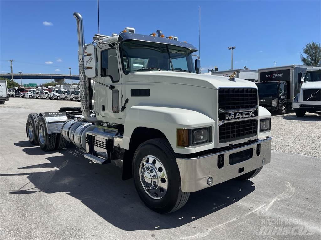 Mack PI64T Naudoti vilkikai