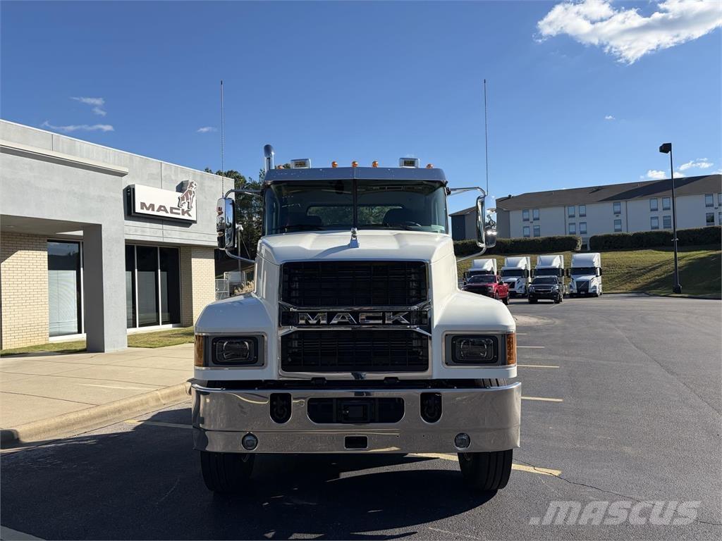 Mack PI64T Naudoti vilkikai