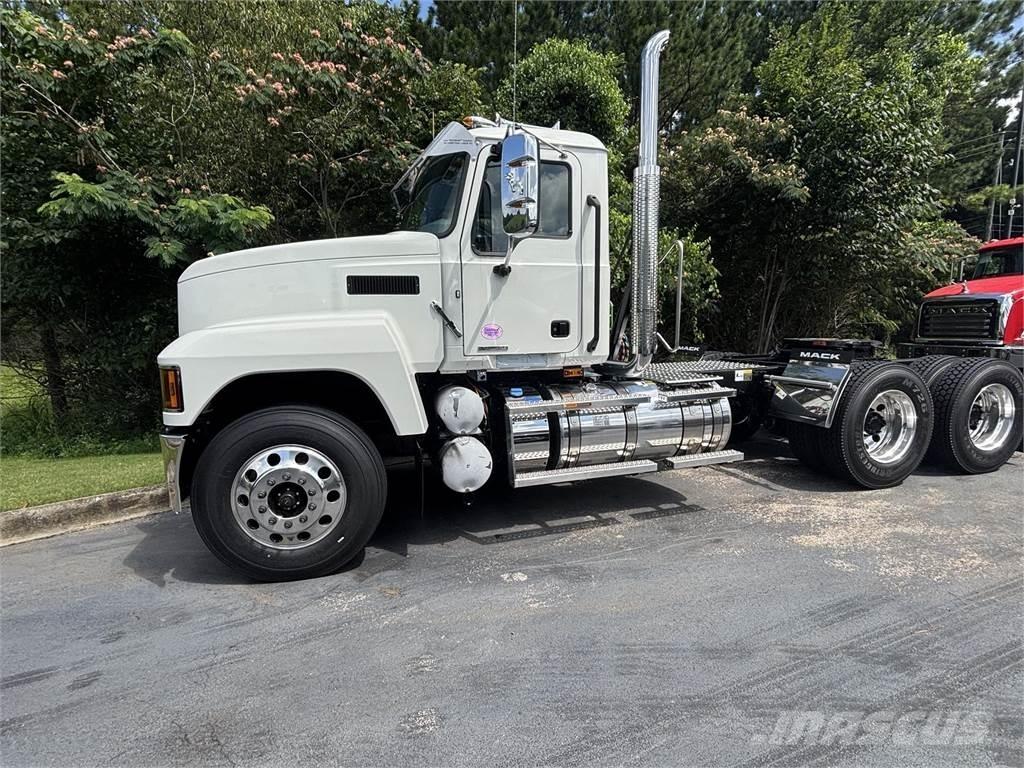 Mack PI64T Naudoti vilkikai