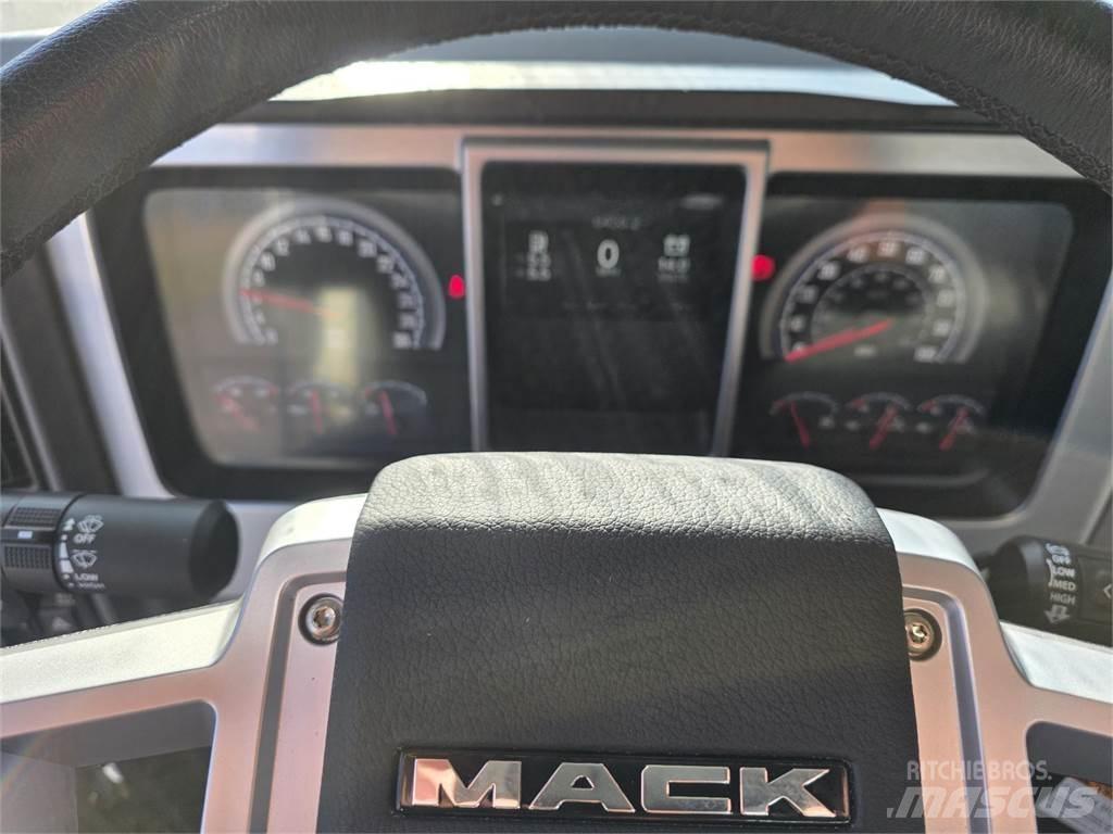 Mack PI64T Naudoti vilkikai
