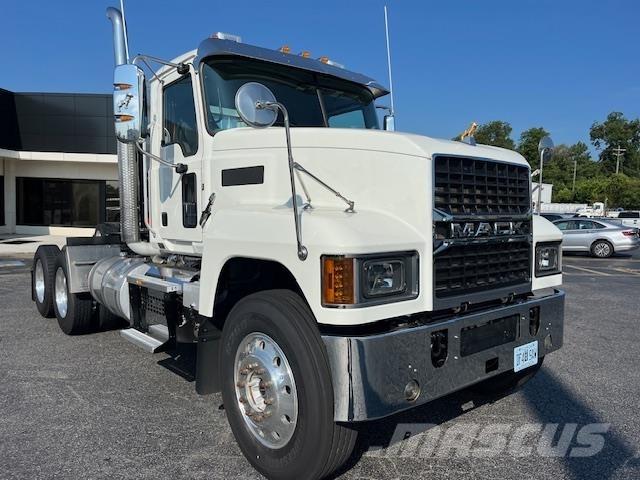 Mack PI64T Naudoti vilkikai