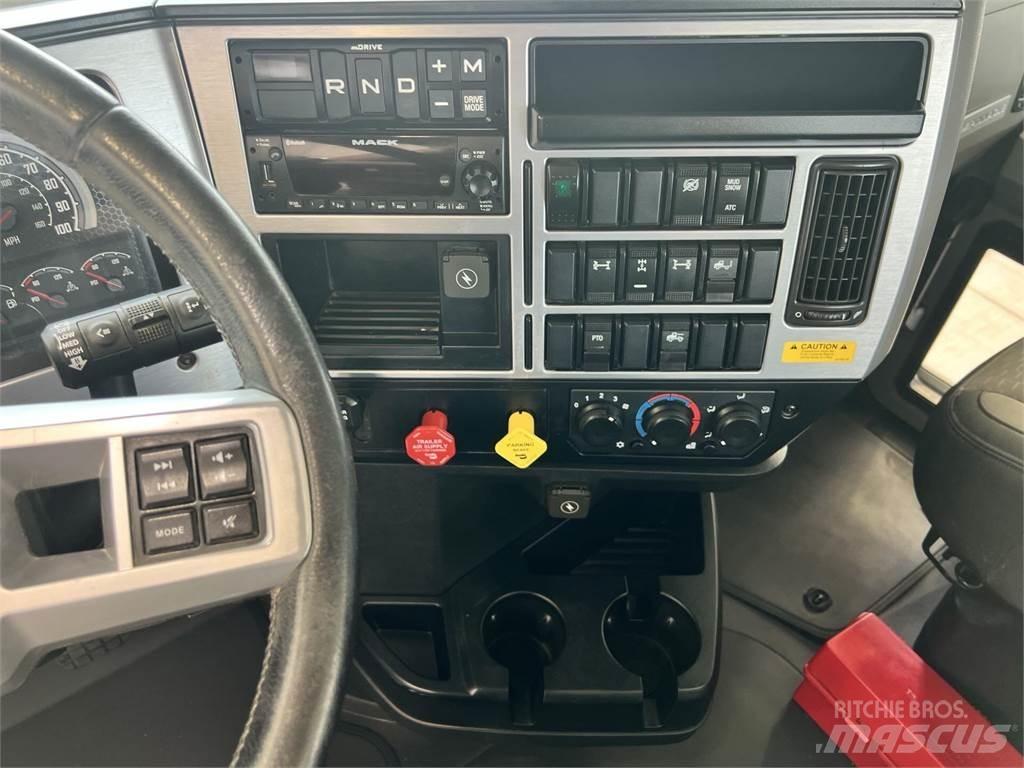Mack PI64T Naudoti vilkikai