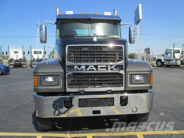 Mack PI64T Naudoti vilkikai