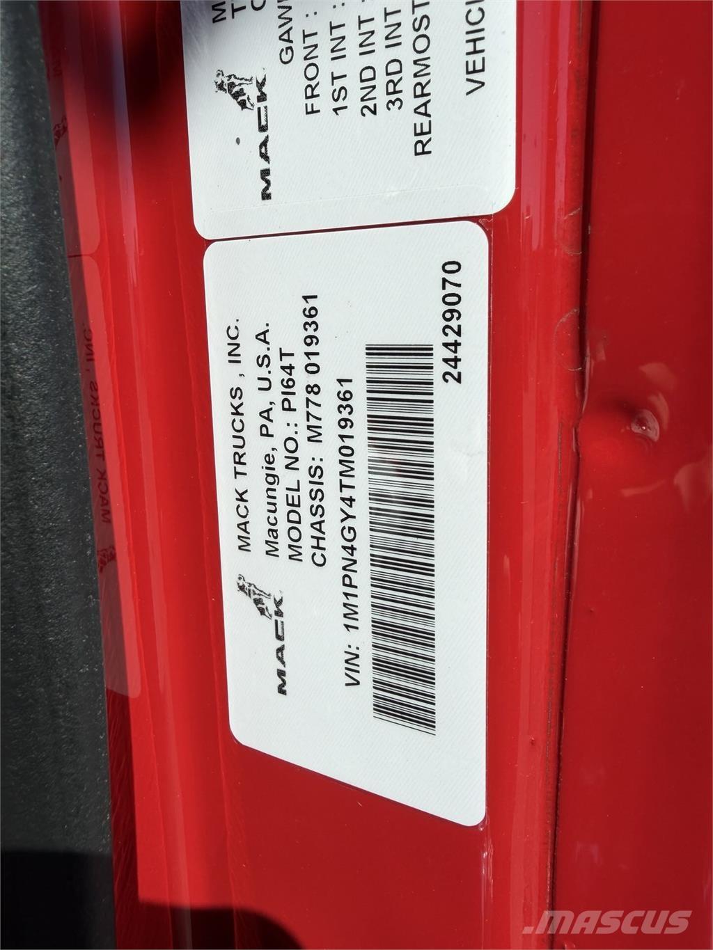 Mack PI64T Naudoti vilkikai