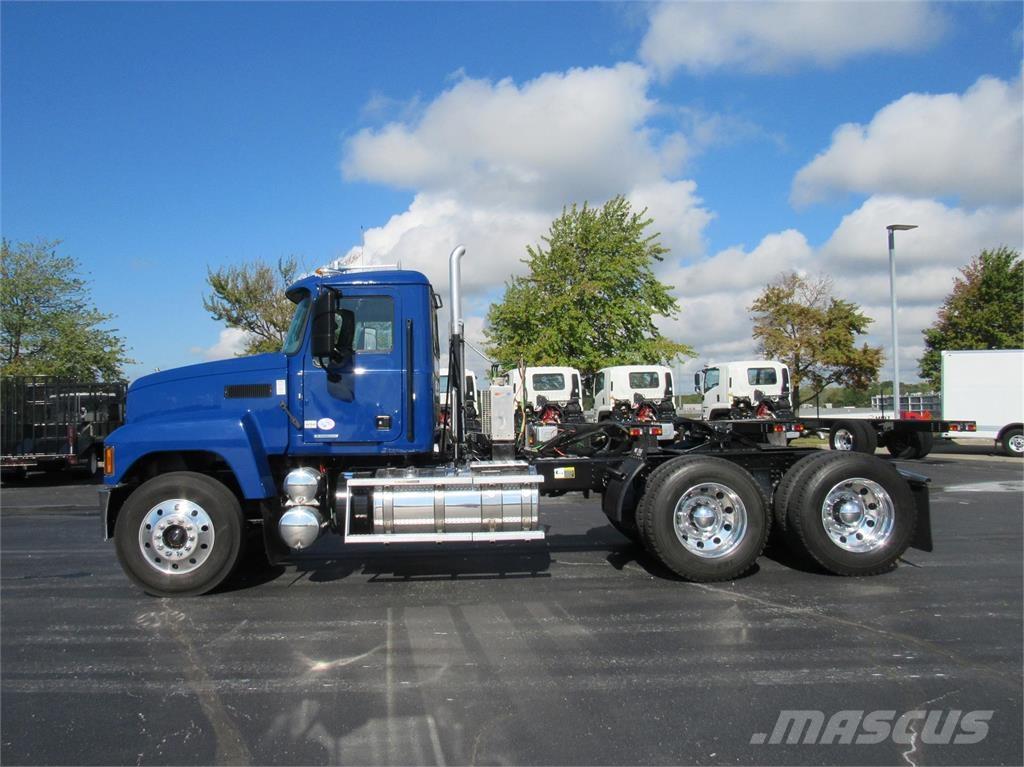 Mack PI64T Naudoti vilkikai