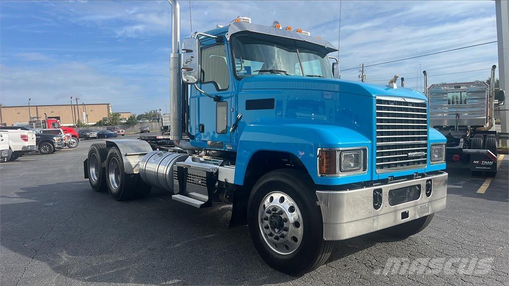 Mack PI64T Naudoti vilkikai