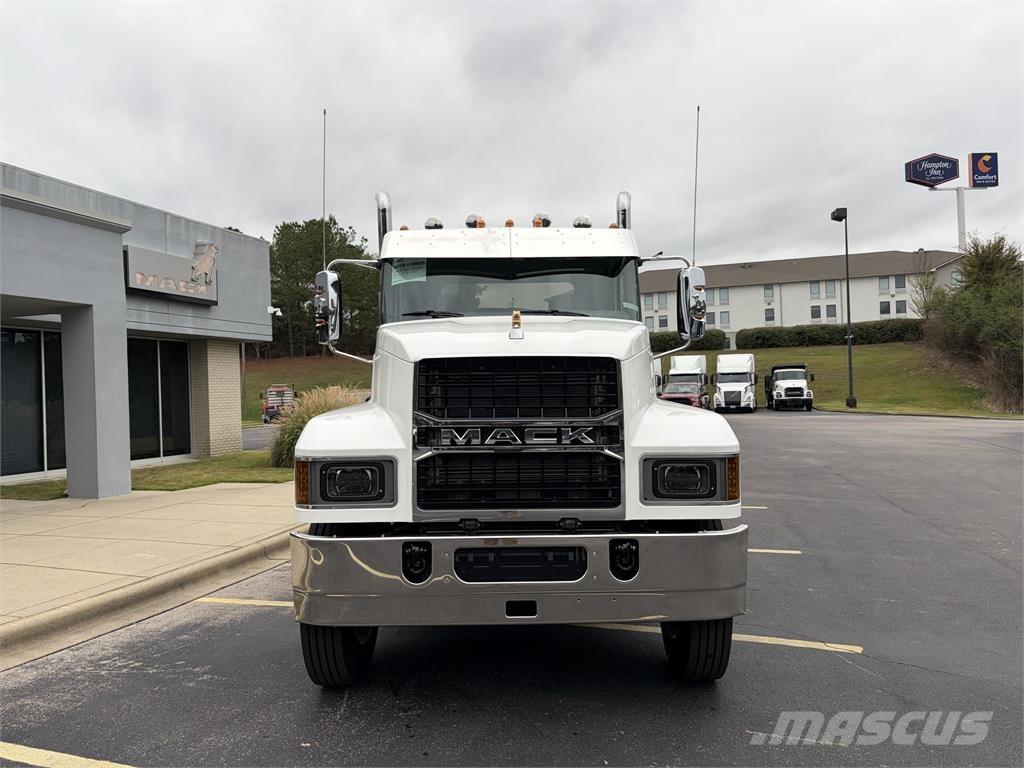 Mack PI64T Naudoti vilkikai