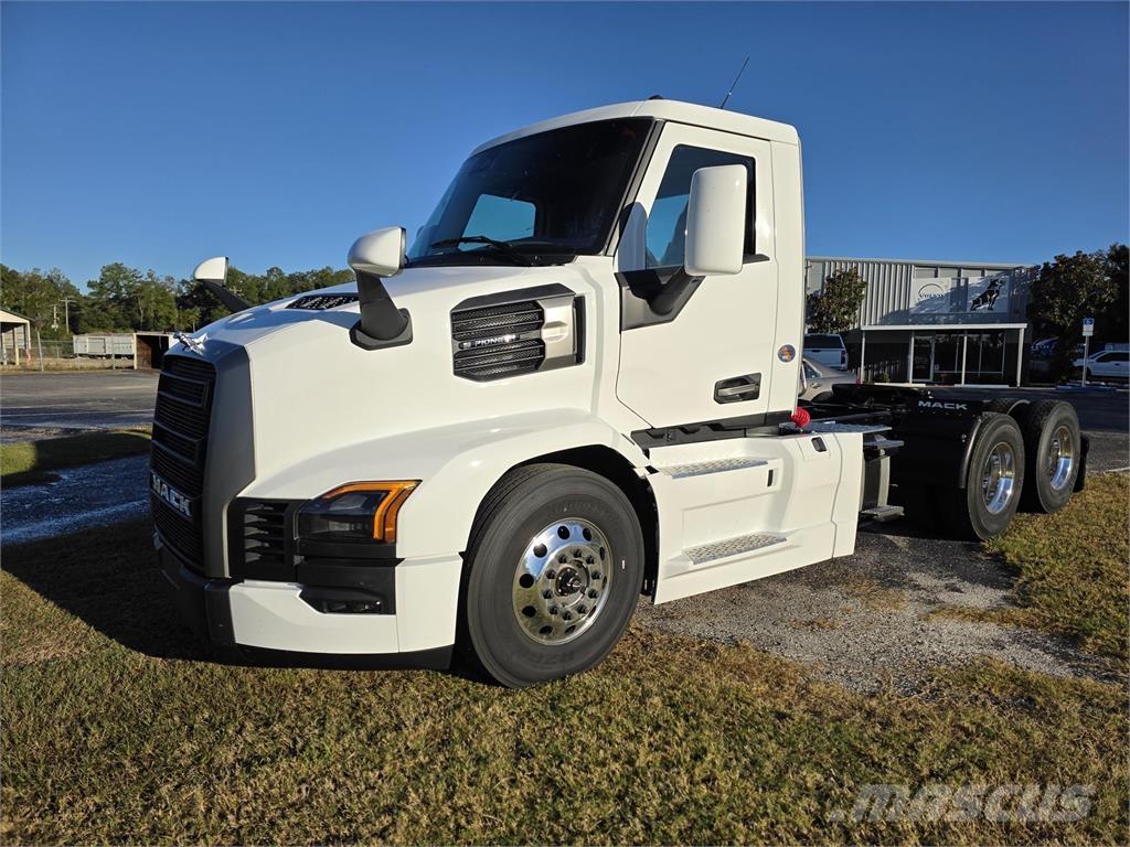 Mack PR64T Naudoti vilkikai