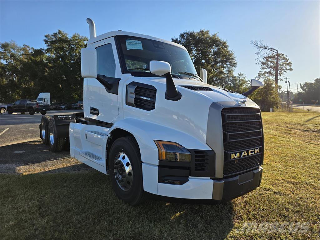 Mack PR64T Naudoti vilkikai