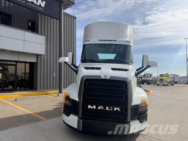 Mack PR64T DAYCAB Naudoti vilkikai