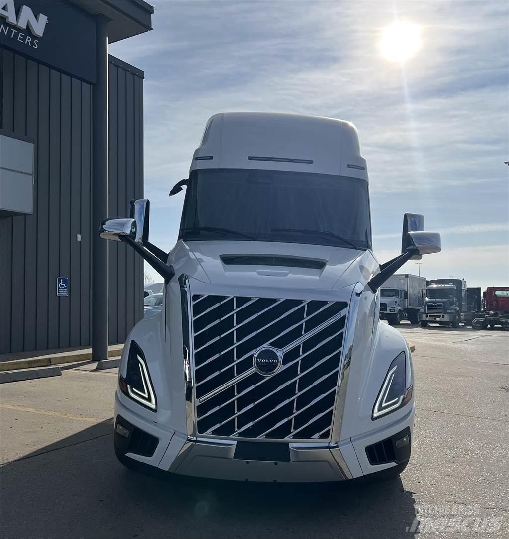 Volvo NEW VNL860 Naudoti vilkikai