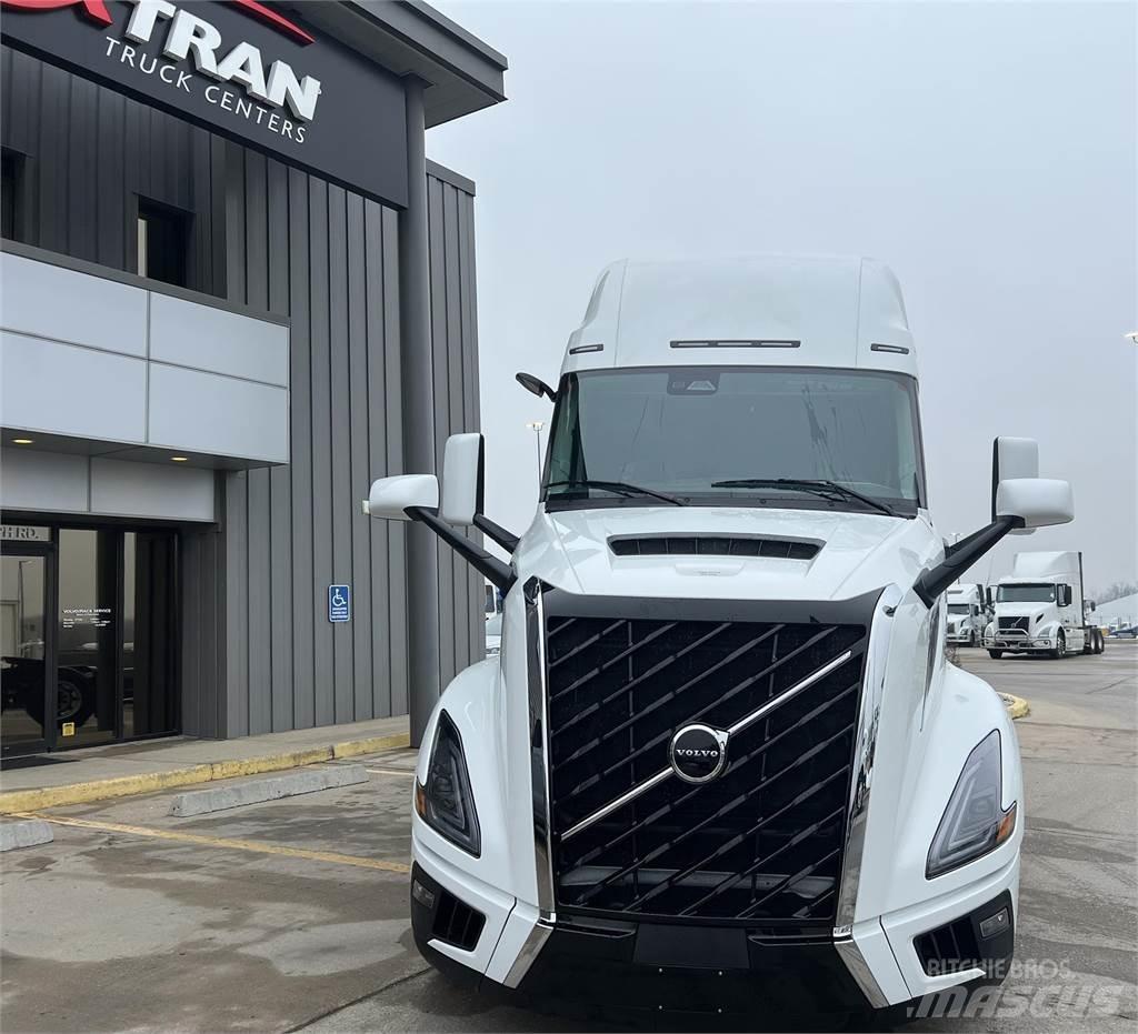 Volvo NEW VNL860 Naudoti vilkikai