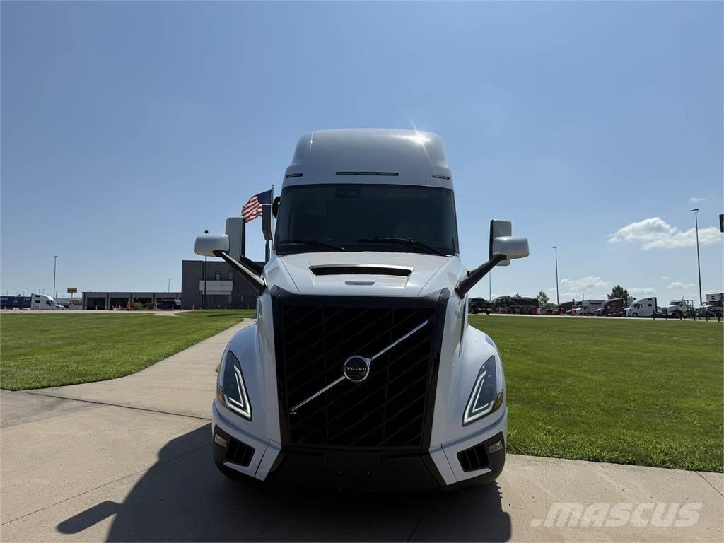 Volvo NEW VNL860 Naudoti vilkikai