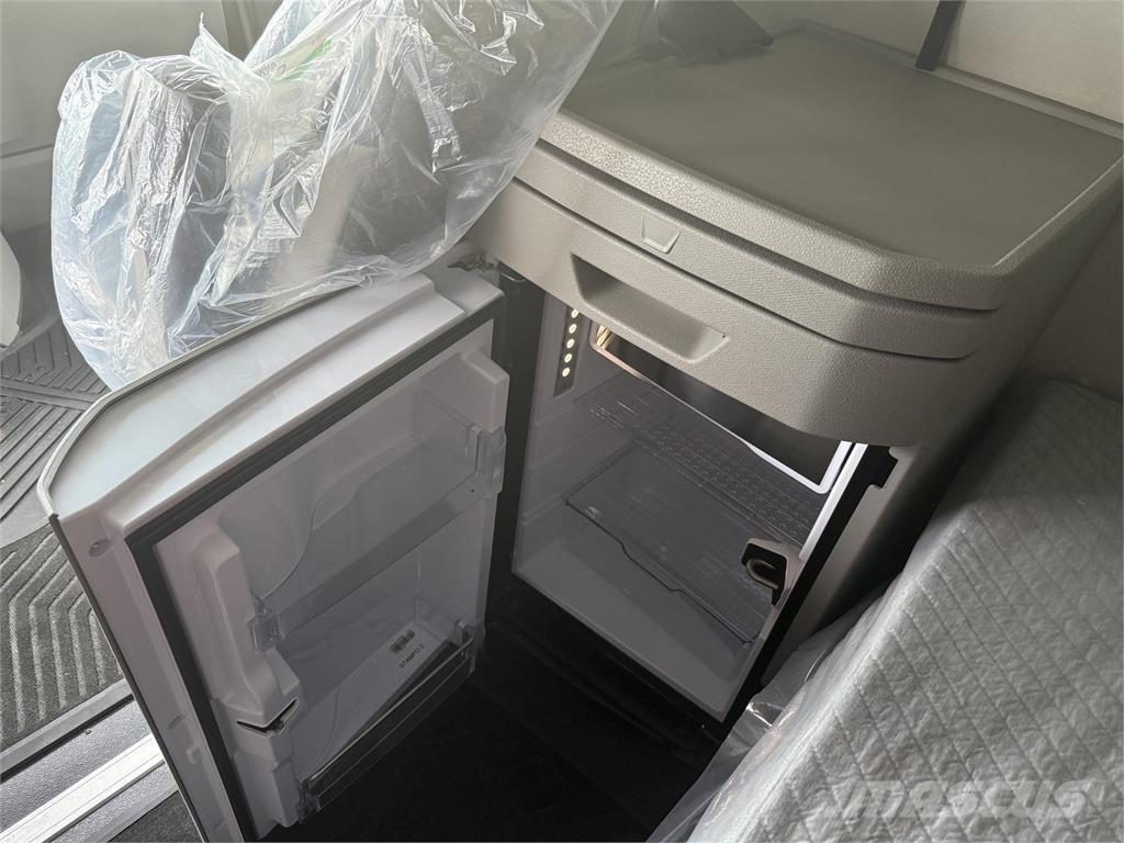 Volvo NEW VNL860 Naudoti vilkikai