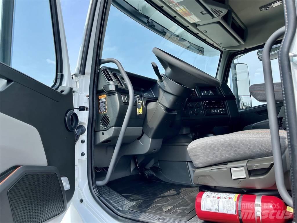 Volvo VHD64F300 Savivarčių priekabų vilkikai