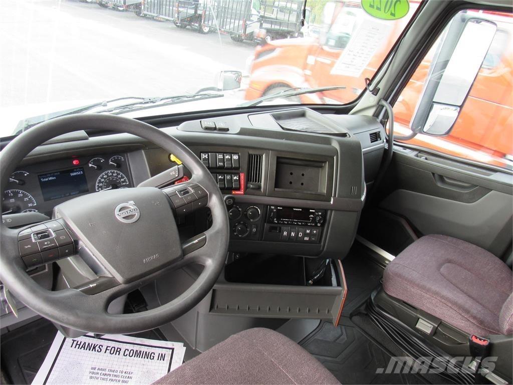 Volvo VNL 860 Naudoti vilkikai