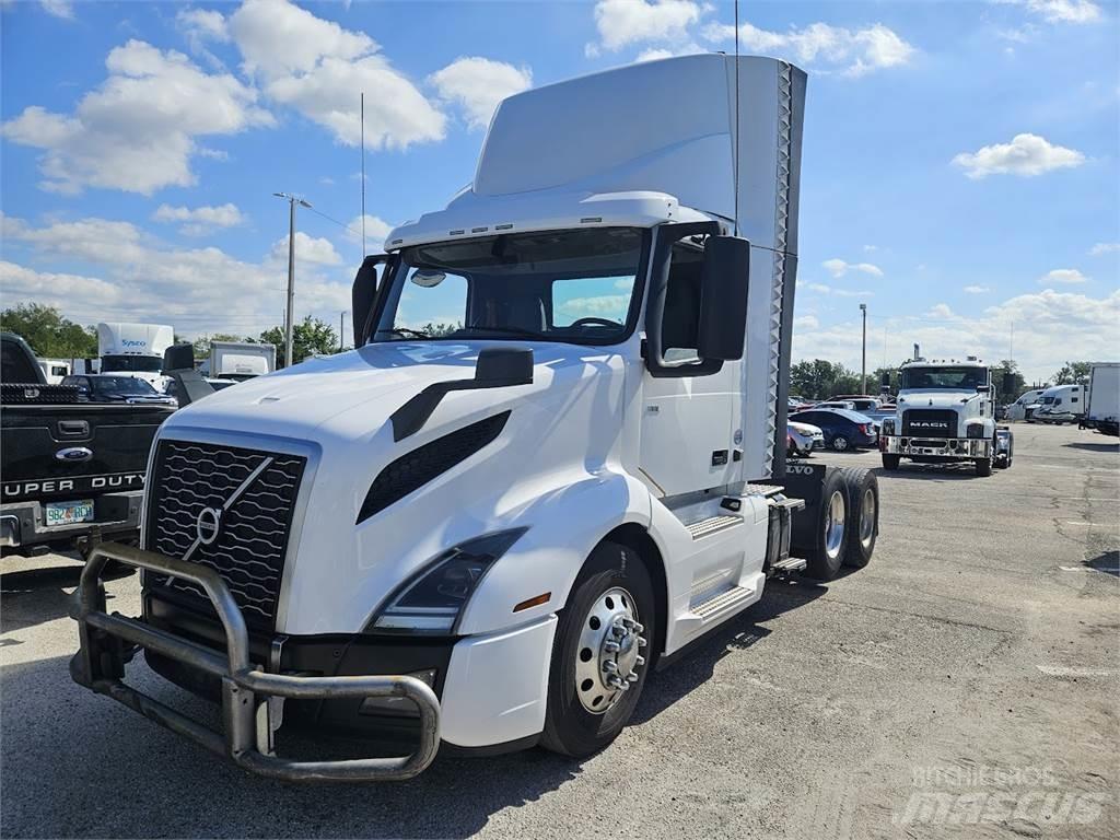 Volvo VNL62T300 Naudoti vilkikai