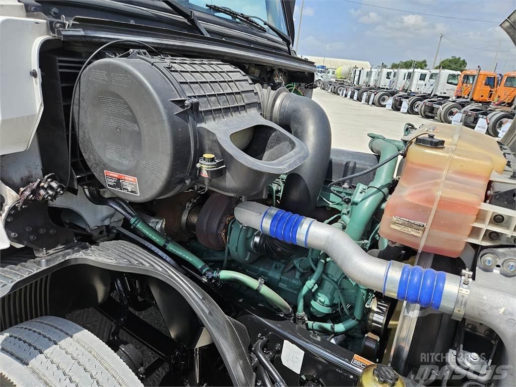Volvo VNL62T300 Naudoti vilkikai