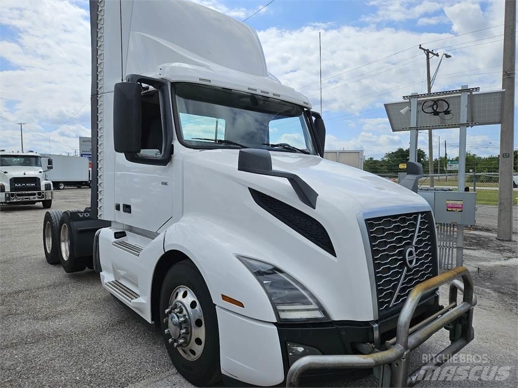 Volvo VNL62T300 Naudoti vilkikai
