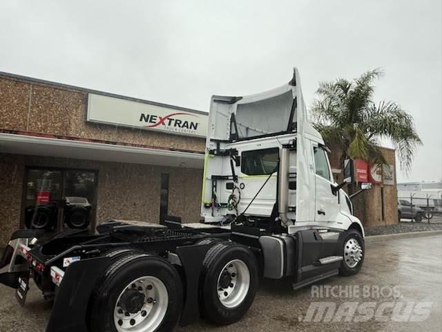 Volvo VNL64T300 Naudoti vilkikai