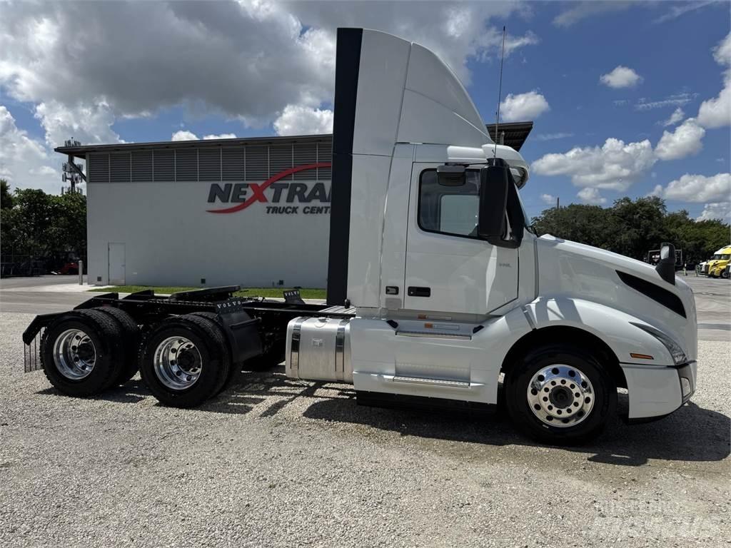 Volvo VNL64T300 Naudoti vilkikai