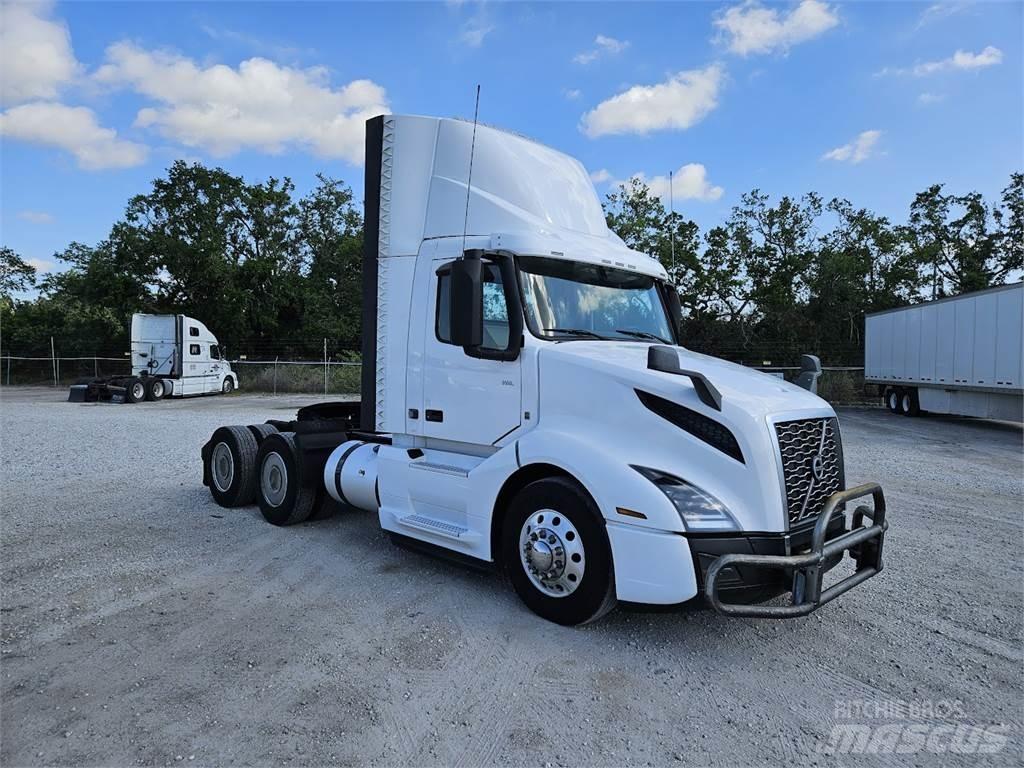 Volvo VNL64T300 Naudoti vilkikai