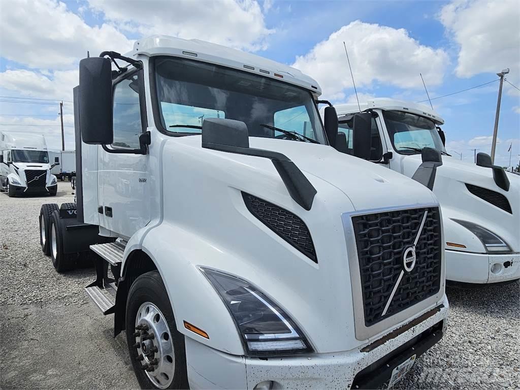 Volvo VNL64T300 Naudoti vilkikai