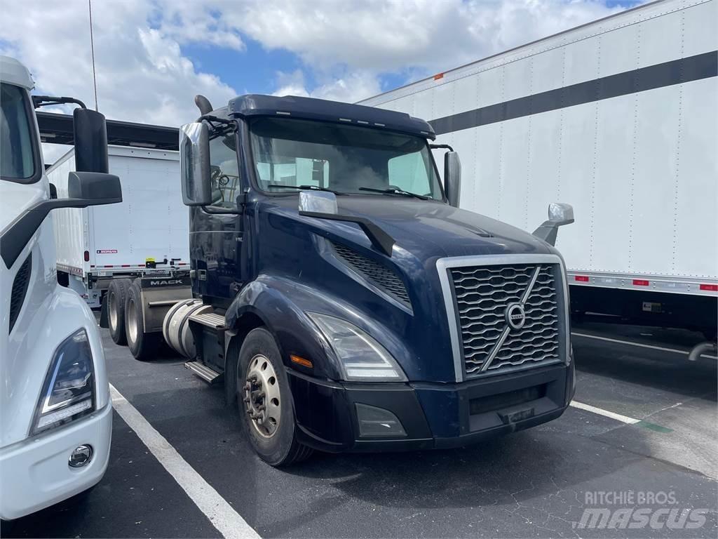 Volvo VNL64T300 Naudoti vilkikai