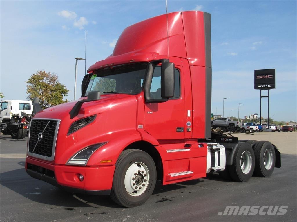 Volvo VNL64T300 Naudoti vilkikai